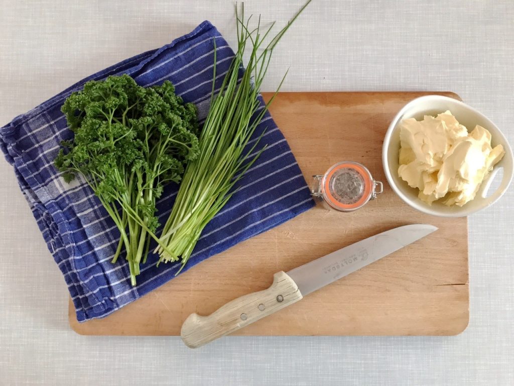 Hausgemachte frische Kräuterbutter