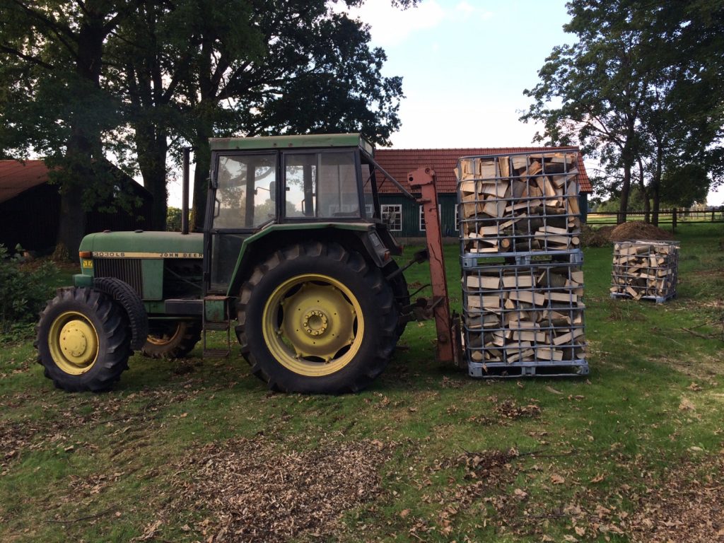 Landleben Treckerarbeiten